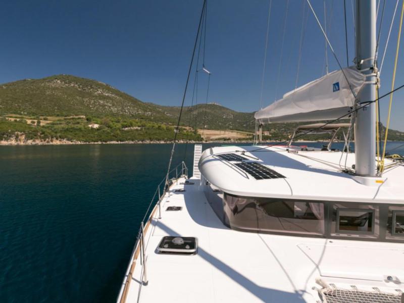 Book yachts online - catamaran - Lagoon 400 S2 - Armonia - rent