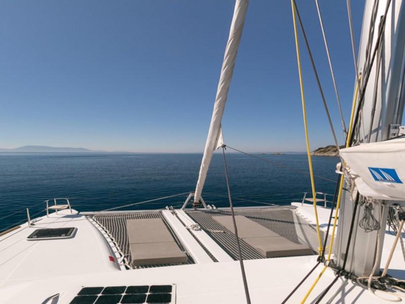 Book yachts online - catamaran - Lagoon 400 S2 - Armonia - rent