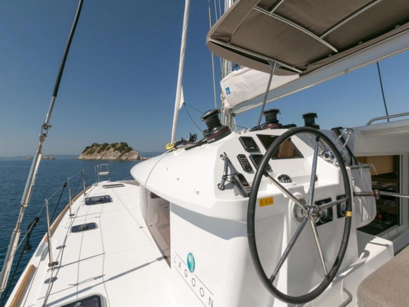 Book yachts online - catamaran - Lagoon 400 S2 - Armonia - rent