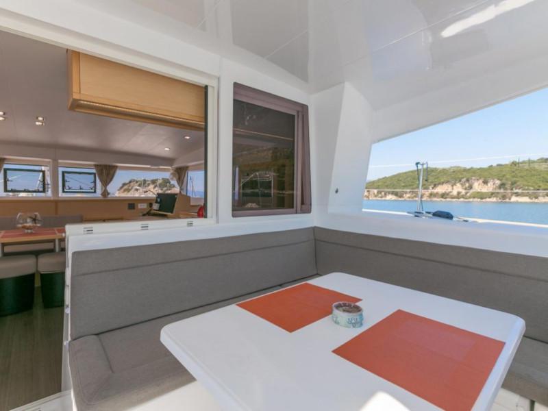 Book yachts online - catamaran - Lagoon 400 S2 - Armonia - rent