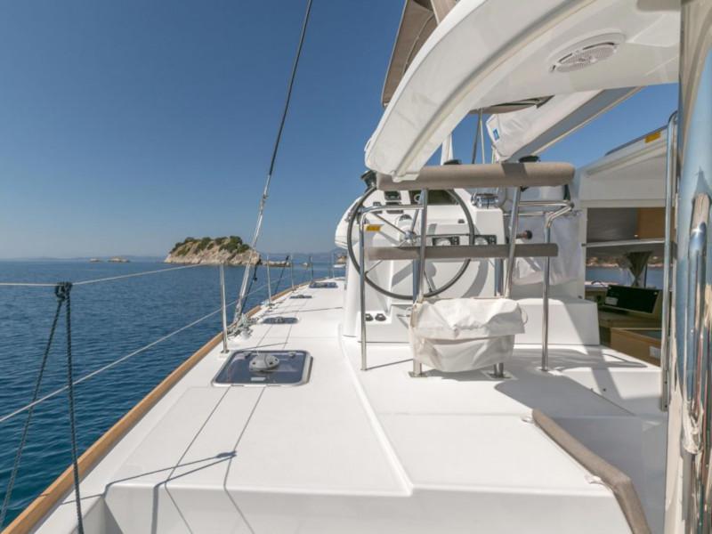 Book yachts online - catamaran - Lagoon 400 S2 - Armonia - rent