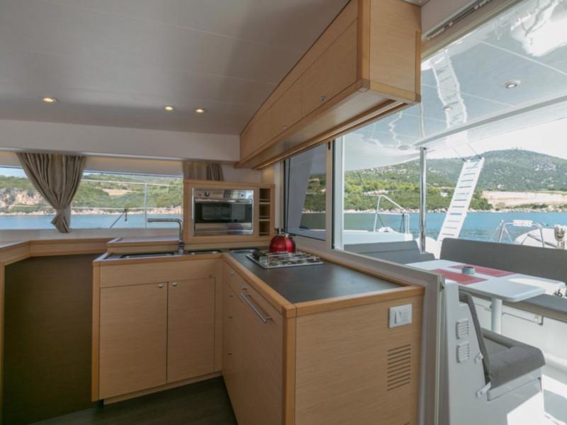 Book yachts online - catamaran - Lagoon 400 S2 - Armonia - rent