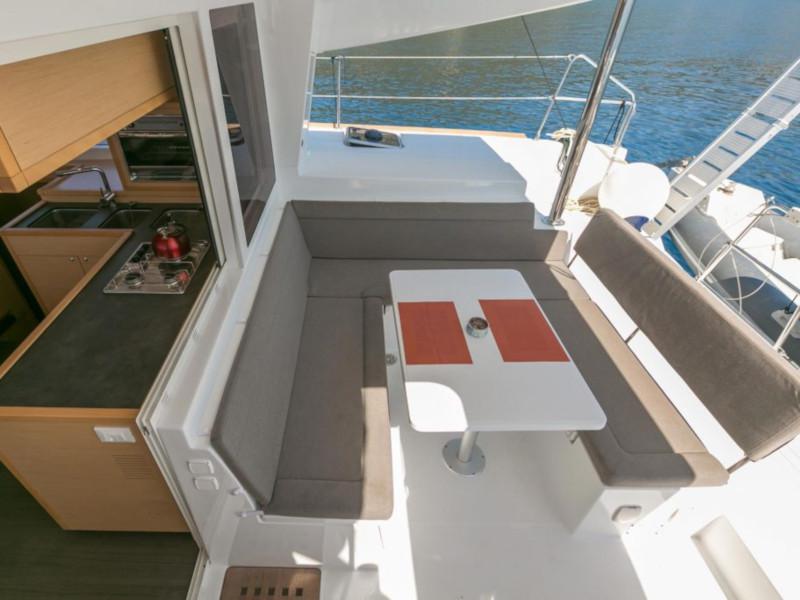 Book yachts online - catamaran - Lagoon 400 S2 - Armonia - rent