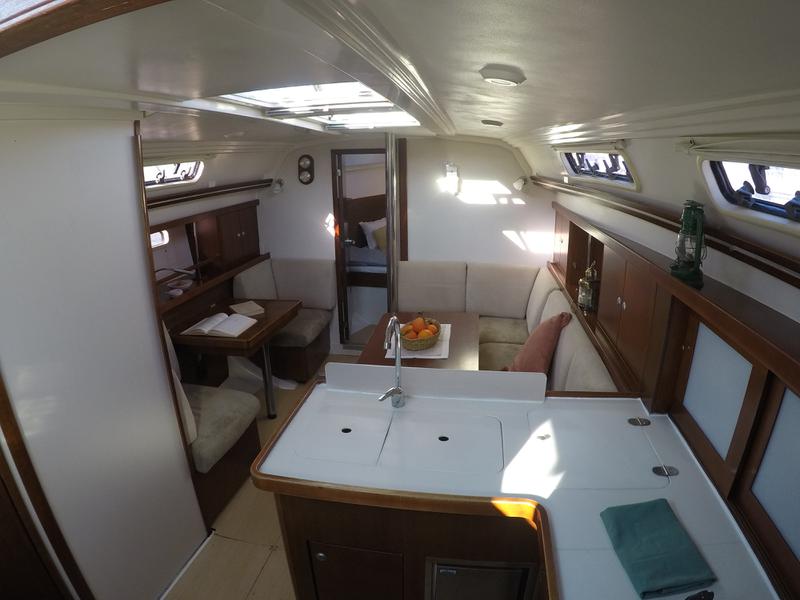 Book yachts online - sailboat - Hanse 375 - Laska - rent