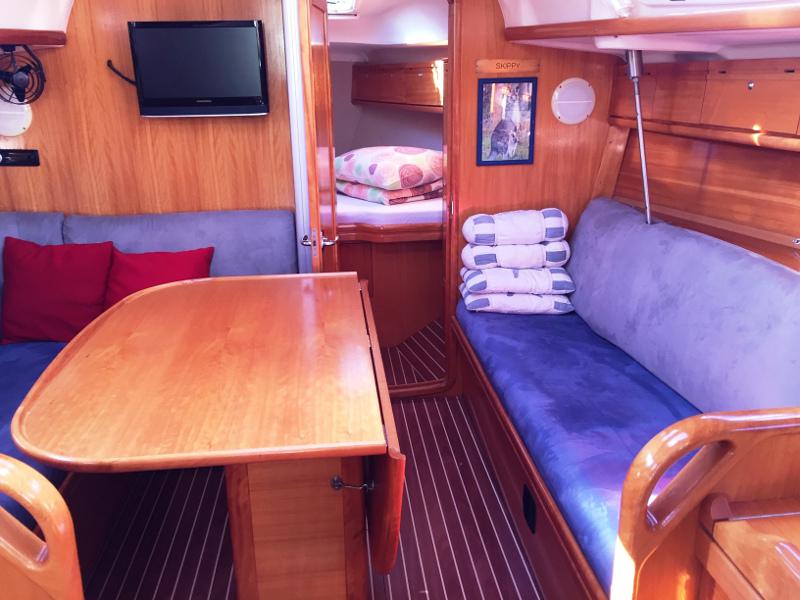 Book yachts online - sailboat - Bavaria 34 Cruiser - Skippy - rent