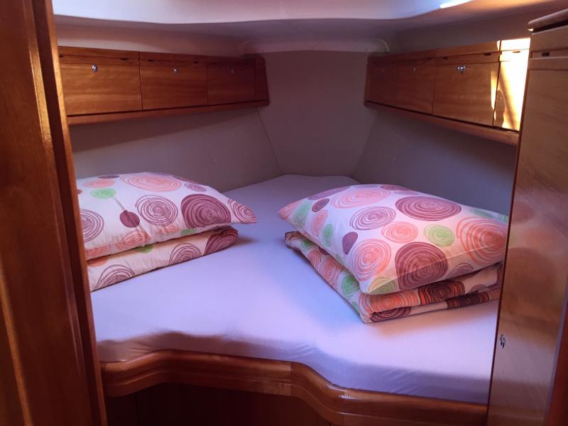 Book yachts online - sailboat - Bavaria 34 Cruiser - Skippy - rent