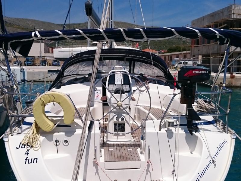 Book yachts online - sailboat - Bavaria 39 Cruiser - Larolau - rent