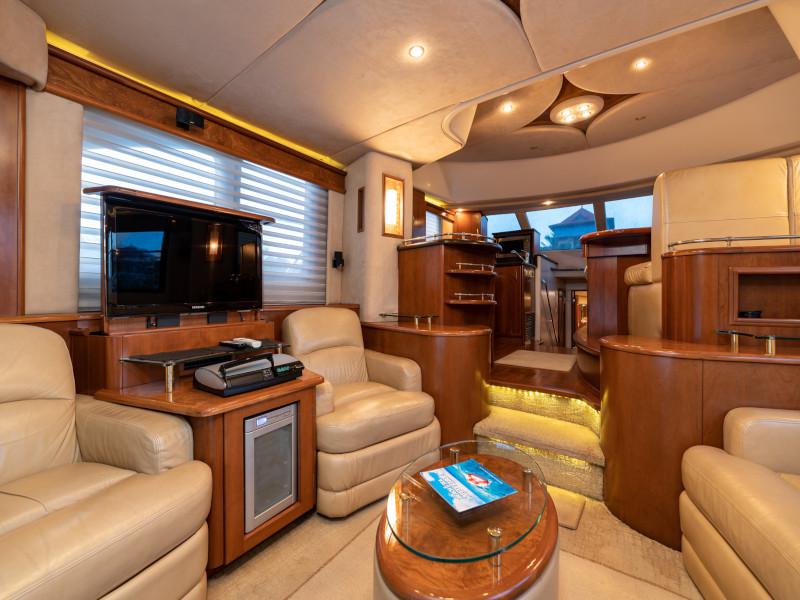 Book yachts online - motorboat - Silverton Ovation 52 - Life of Riley - rent