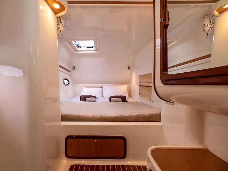 Book yachts online - powercatamaran - Afri-Cat 420 - Suzy Q - rent