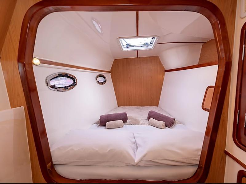 Book yachts online - powercatamaran - Afri-Cat 420 - Suzy Q - rent