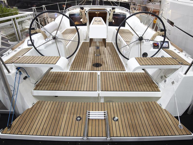 Book yachts online - sailboat - Dufour 350 - White Pearl - rent