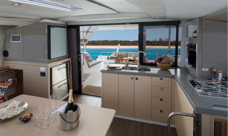 Book yachts online - catamaran - Lucia 40 - Space - rent