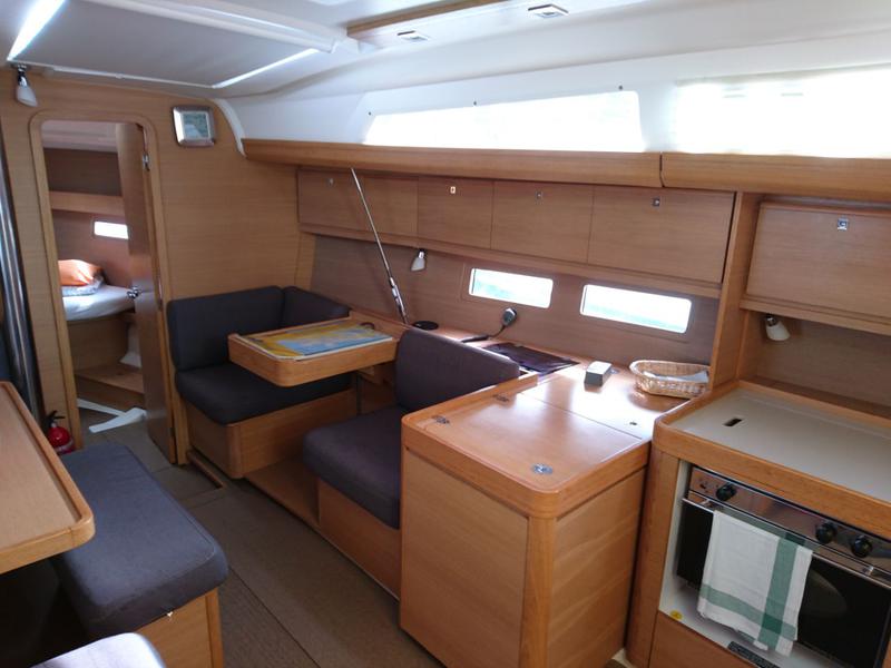 Book yachts online - sailboat - Dufour 410 Grand Large 8 - Geronimo - rent