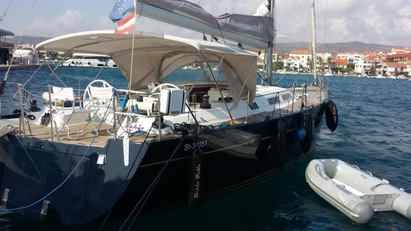 Book yachts online - sailboat - Hanse 531 - Bahia Feliz III - rent