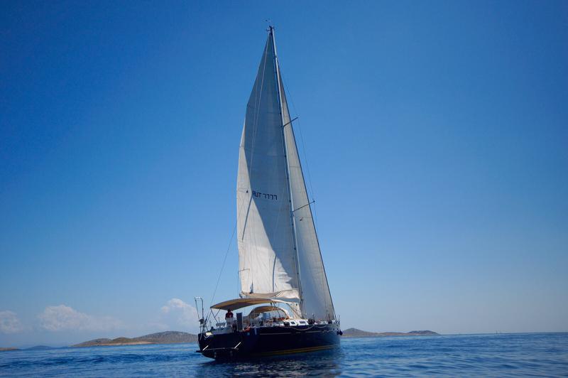 Book yachts online - sailboat - Hanse 531 - Bahia Feliz III - rent