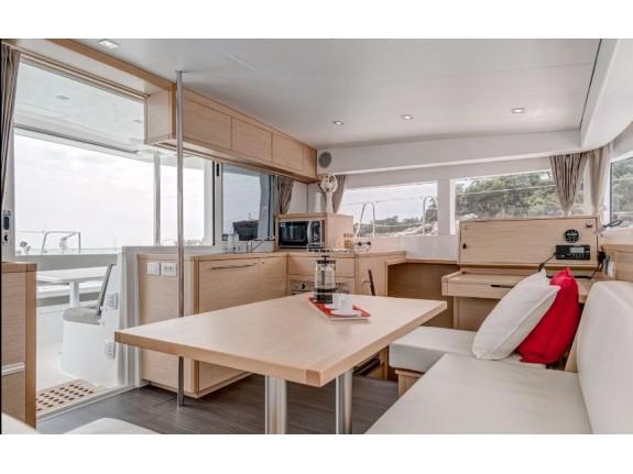 Book yachts online - catamaran - Lagoon 40 - Bahia Real - rent