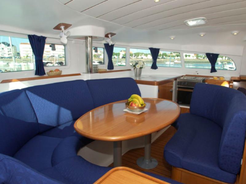 Book yachts online - catamaran - Lagoon 410 S2 - Mistress - rent