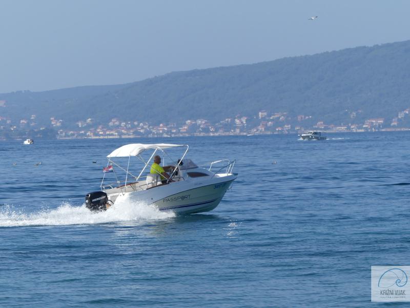 Book yachts online - motorboat - Passport 430 cabin - no name - rent