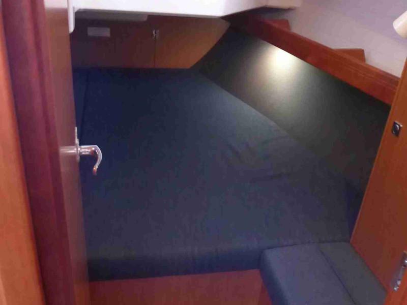 Book yachts online - sailboat - Bavaria Cruiser 37 - Blue Passion - rent