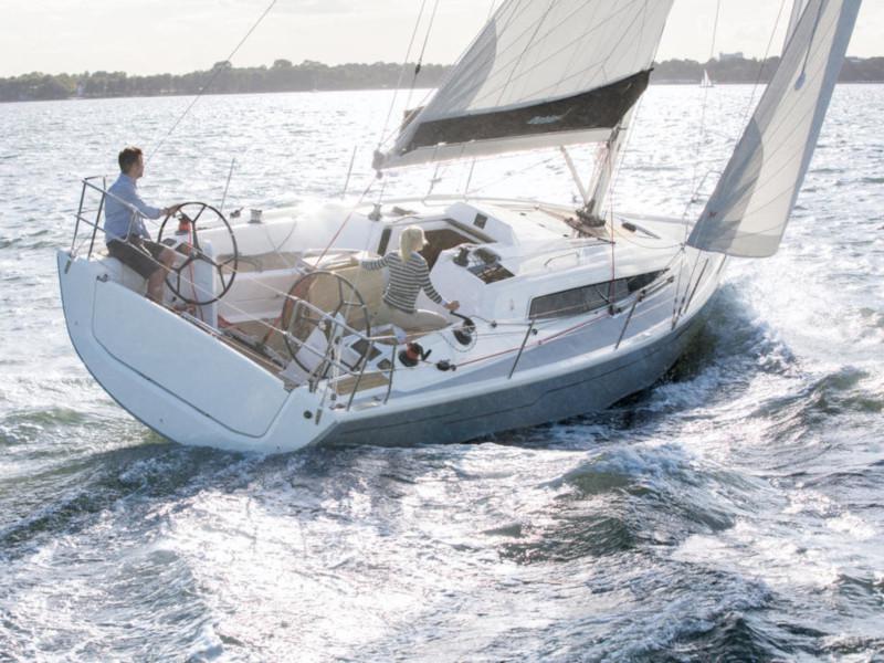Book yachts online - sailboat - Dehler 34 - Hekla - rent