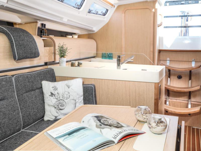 Book yachts online - sailboat - Dehler 34 - Hekla - rent