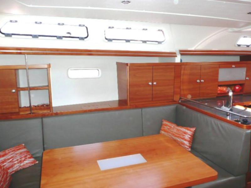 Book yachts online - sailboat - Hanse 430e - Divine Caroline - rent