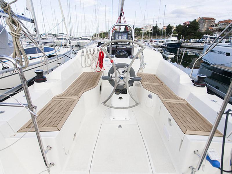 Book yachts online - sailboat - Delphia 31 - LAST MINUTE  - rent