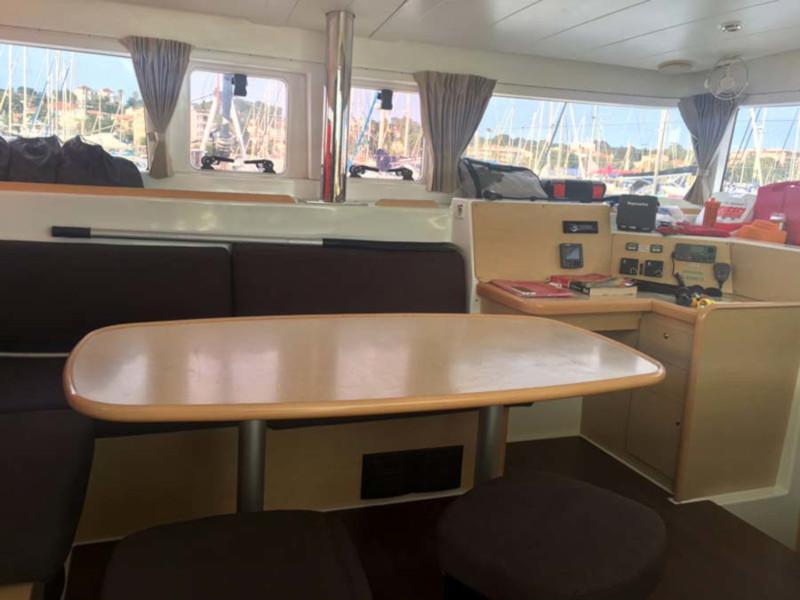 Book yachts online - catamaran - Lagoon 400 - Nusa - rent