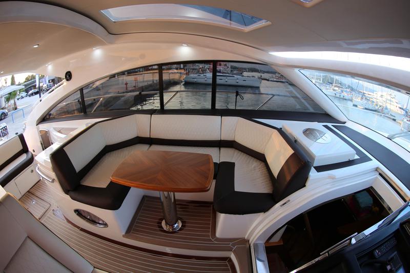 Book yachts online - motorboat - Princess V53 - Princess - rent