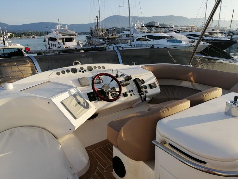 Book yachts online - motorboat - Princess 61 - Allegria - rent