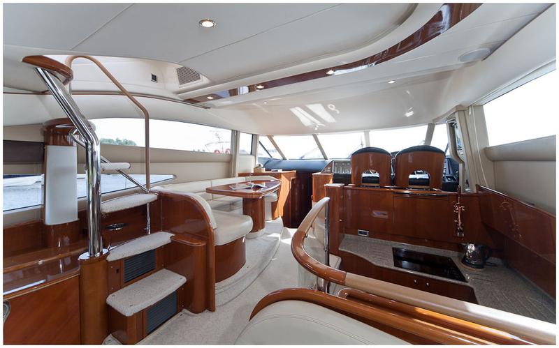 Book yachts online - motorboat - Princess 61 - Allegria - rent