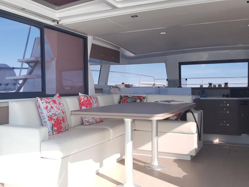 Book yachts online - powercatamaran - Bali 4.3 MY - PHILYA - rent