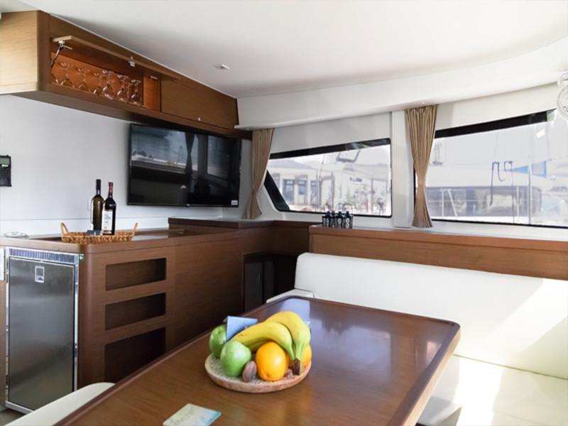 Book yachts online - catamaran - Lagoon 42 - Dioni - rent