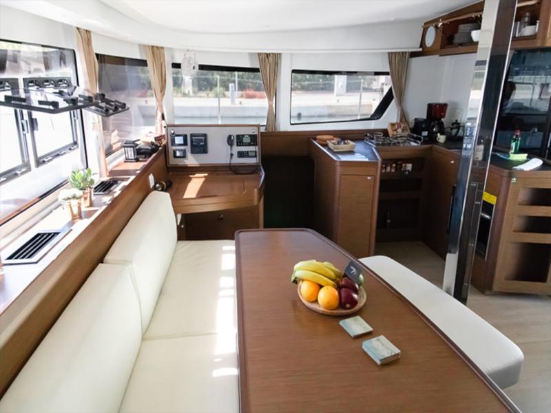 Book yachts online - catamaran - Lagoon 42 - Dioni - rent