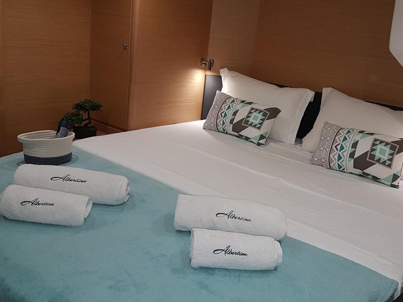 Book yachts online - catamaran - Dufour Catamaran 48 - Albertina II - rent