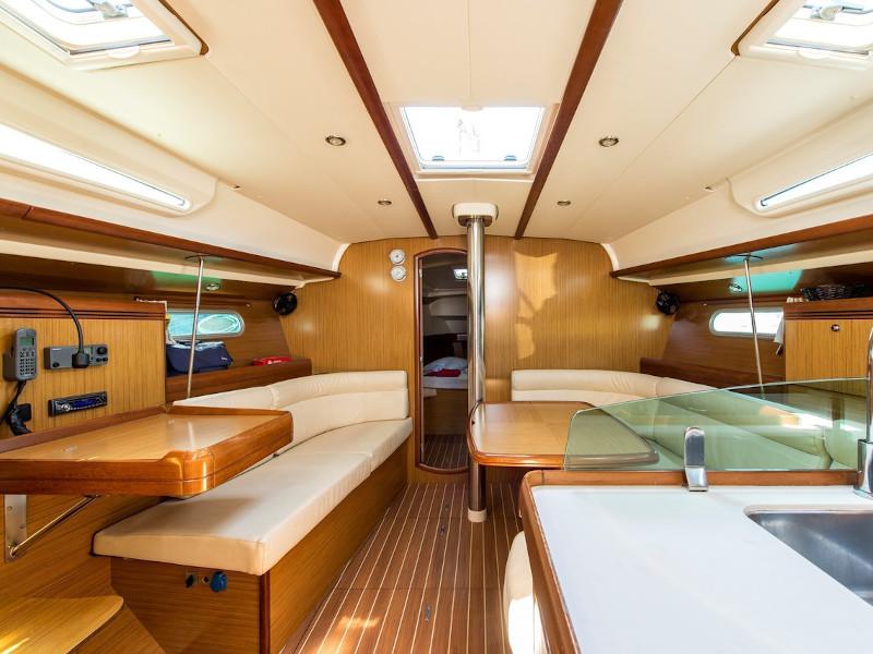 Book yachts online - sailboat - Sun Odyssey 42i - Thalia - rent