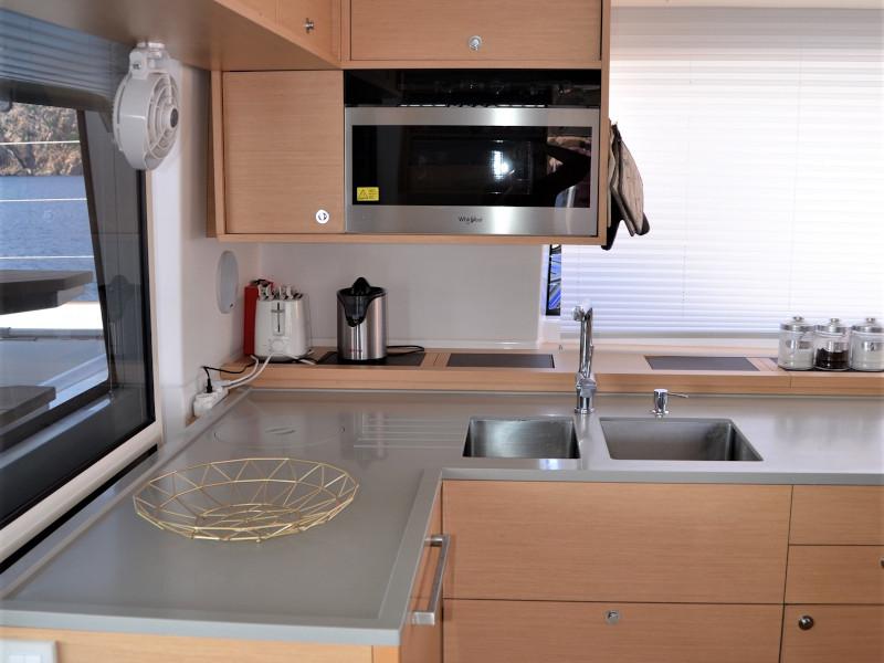 Book yachts online - catamaran - Lagoon 560 - Taipan - rent