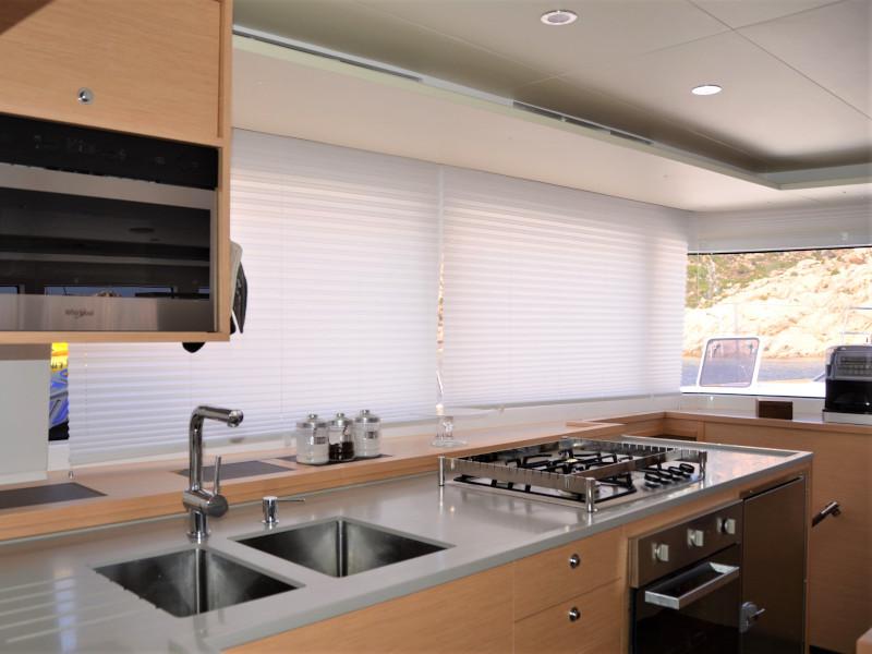 Book yachts online - catamaran - Lagoon 560 - Taipan - rent