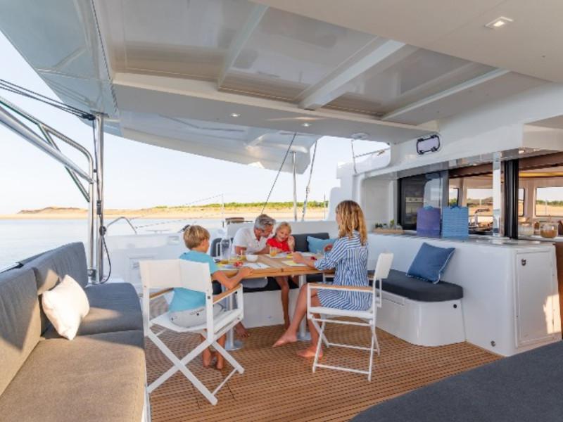 Book yachts online - catamaran - Lagoon 46 - Sbronzo - rent