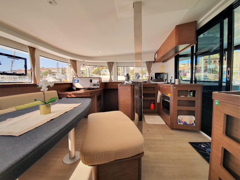 Book yachts online - catamaran - Lagoon 42 - Balute - rent