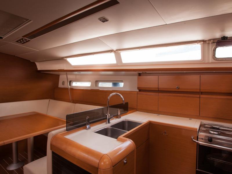 Book yachts online - sailboat - Sun Odyssey 439 - Gipsy Queen - rent