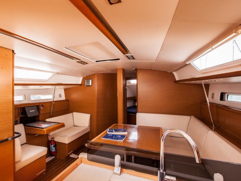 Book yachts online - sailboat - Sun Odyssey 439 - Gipsy Queen - rent