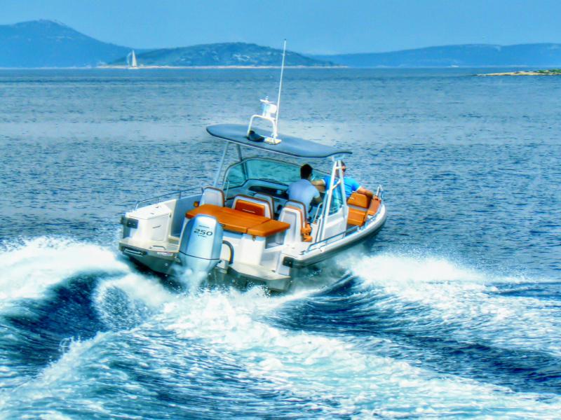 Book yachts online - motorboat - Axopar 28 - La Nina - rent