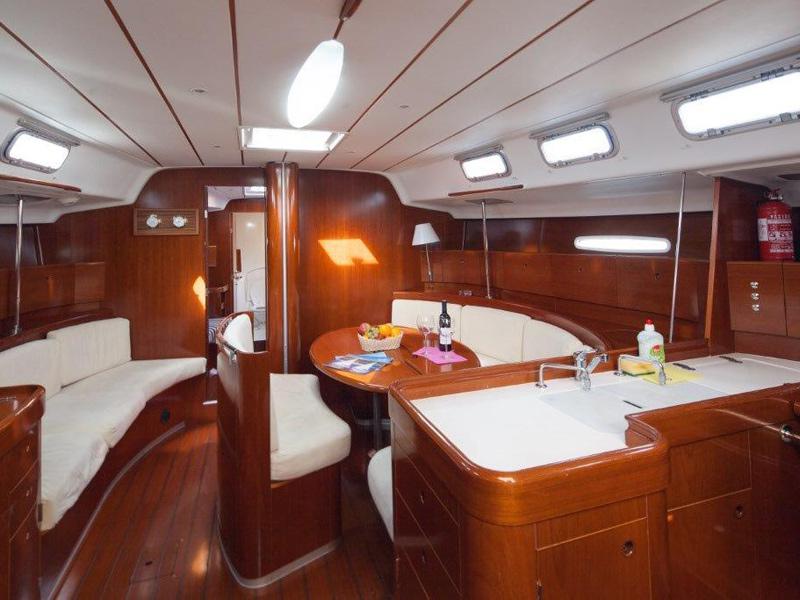 Book yachts online - sailboat - First 47.7 - MH 31 - rent