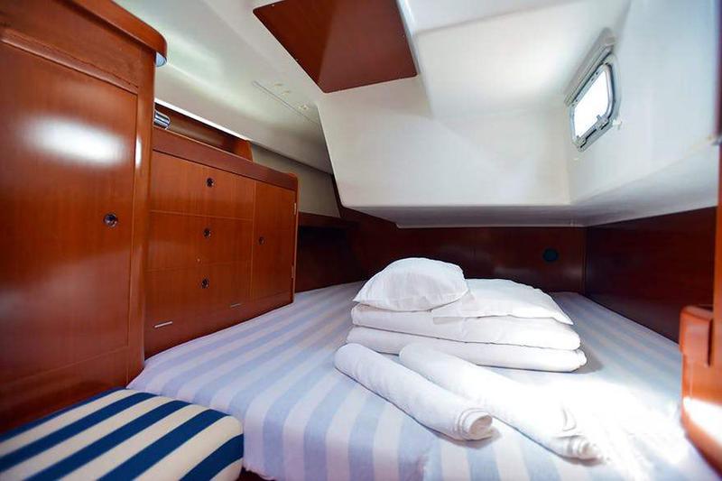 Book yachts online - sailboat - First 47.7 - MH 31 - rent