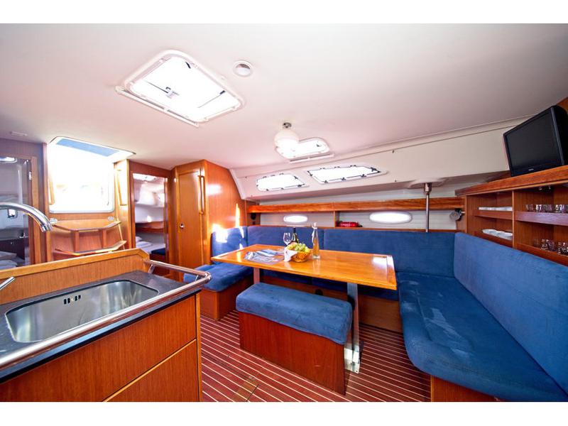 Book yachts online - sailboat - Bavaria 51 C - MH 22 - rent