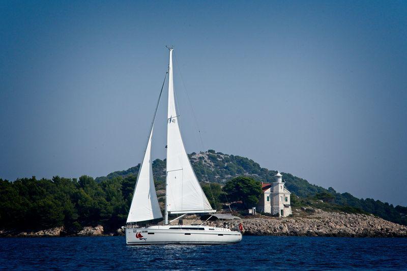 Book yachts online - sailboat - Bavaria Cruiser 41 - MH 68 - rent