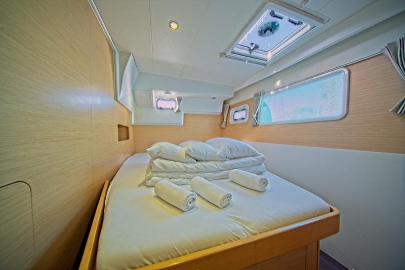 Book yachts online - catamaran - Lagoon 400 - MH 26 - rent