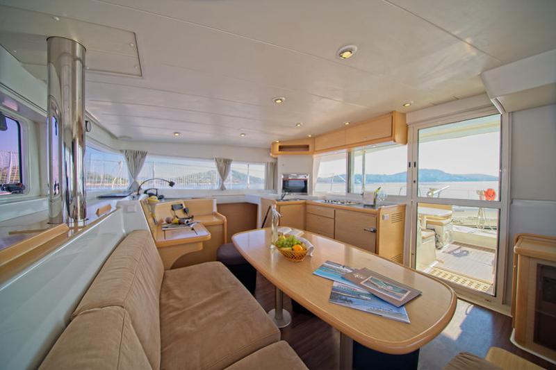 Book yachts online - catamaran - Lagoon 400 - MH 26 - rent