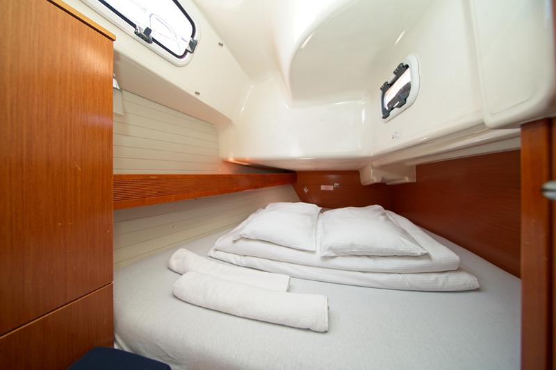 Book yachts online - sailboat - Bavaria 35 C - MH 25 - rent